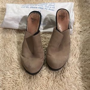 John Fluevog size 11 Hi Wedge Dusk mule, tan